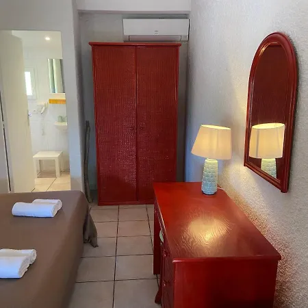 Guest house Les De La U Dragulinu Sari-Solenzara