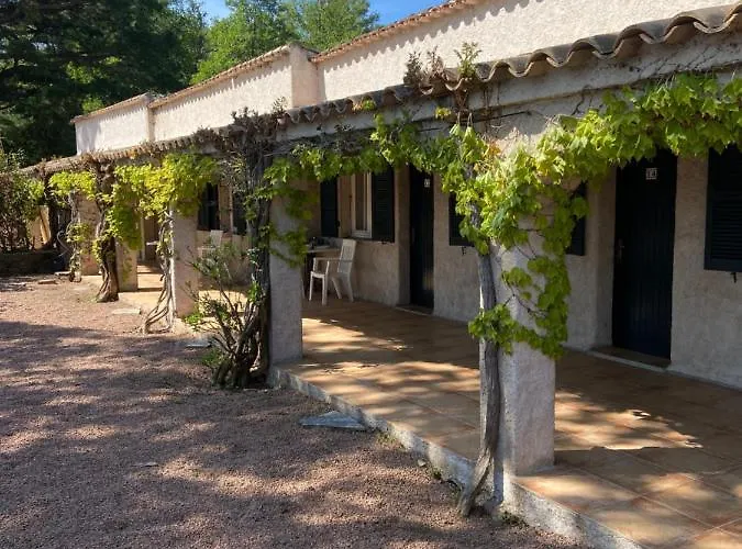 Les De La U Dragulinu בית הארחה 3*