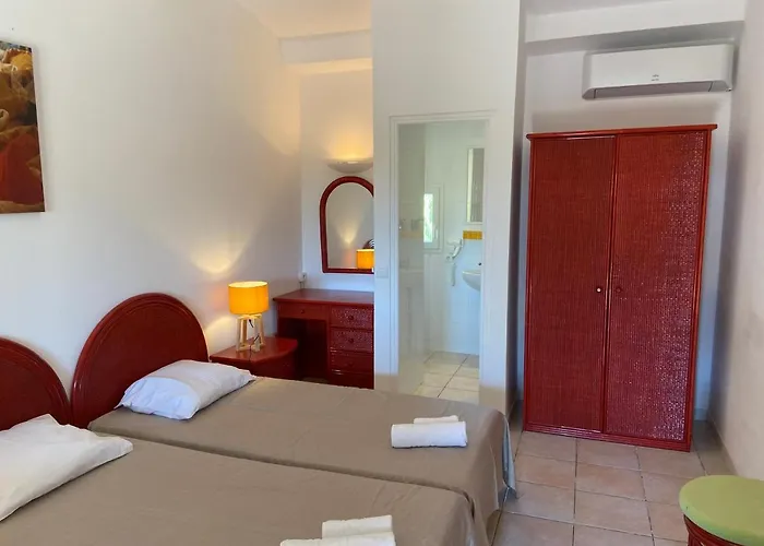 Les De La U Dragulinu סארי סולנזארה