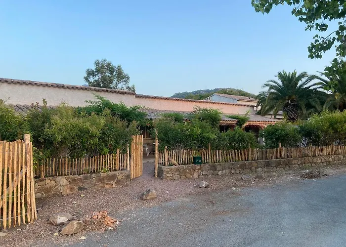 Les De La U Dragulinu בית הארחה 3*