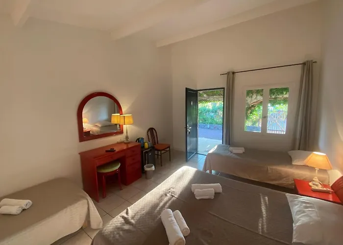 Les De La U Dragulinu סארי סולנזארה